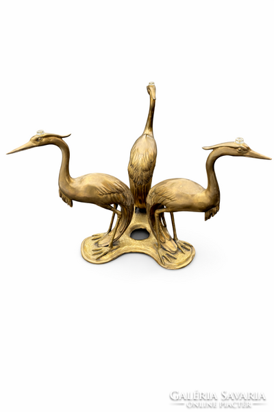 Három daru motívummal díszített bronz kávézóasztal, üveglappal