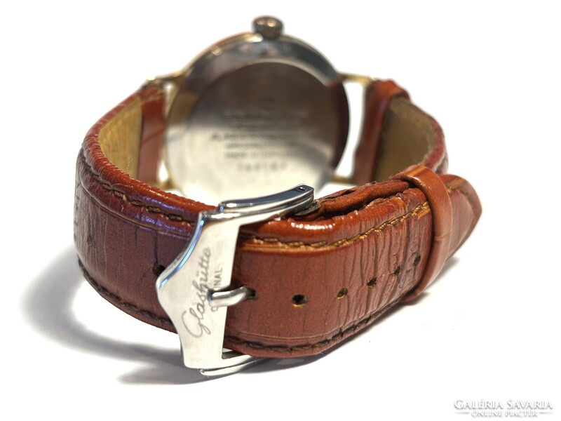 Gyönyörű Glashütte jelölt gyári szíj, jelölt csat és GUB doboz hibátlan állapotban! Doxa, omega, lon