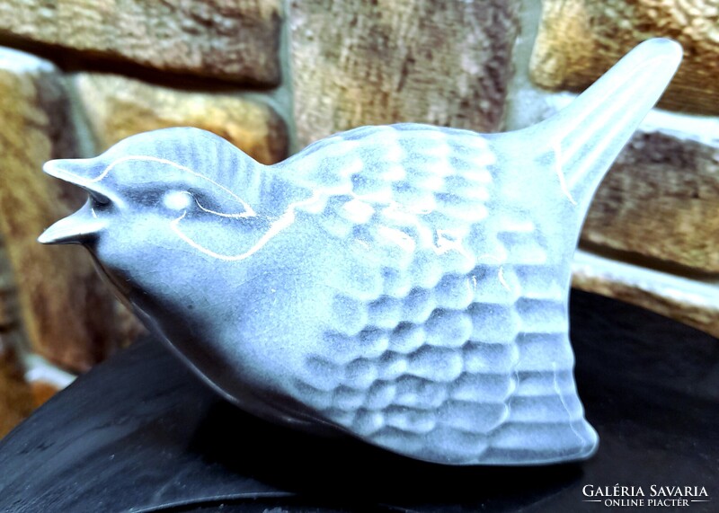 Vitrinből:aquazur jellegű festéssel porcelán madár