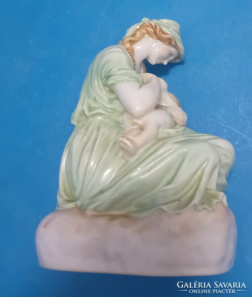 Herendi anyaság , szoptató nő