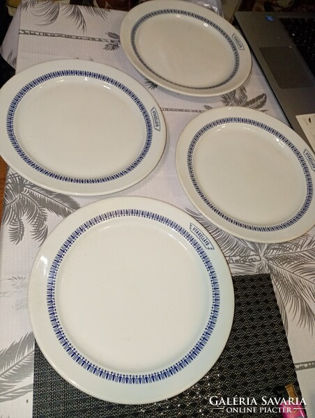 Utasellátó tányér 4 db  Több 100 Aukció Akció a termékeim között