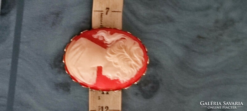 Piros fehér kitűző Bross