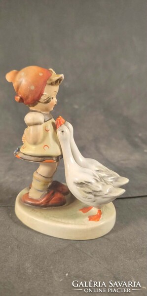 Hummel libás lány 886