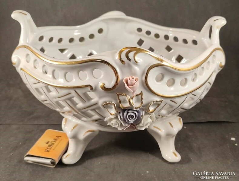 Porcelán áttört virágos asztalközép 903