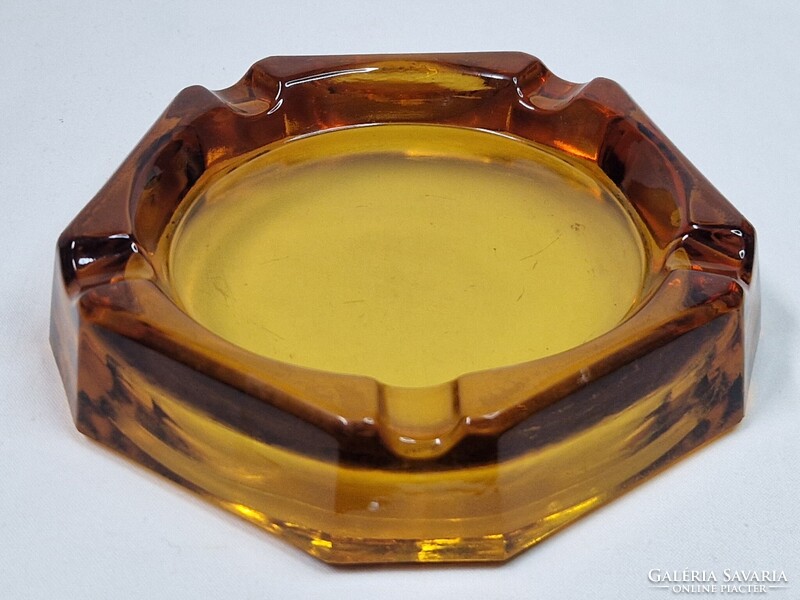 Régi borostyán színű cseh díszüveg hamutál szép állapotban 13 cm. átmérőjű