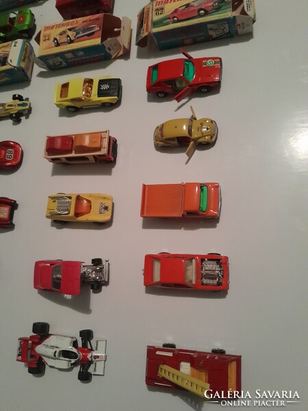 21 darab régi eredeti modellautó