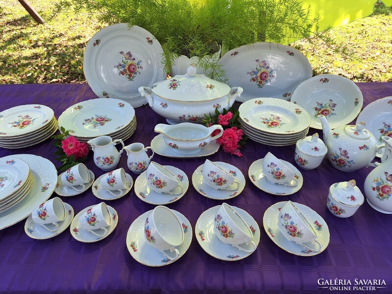 Gyönyörű dombormintás 63 részes étkészlet