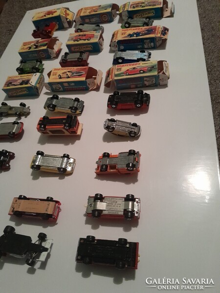 21 darab régi eredeti modellautó