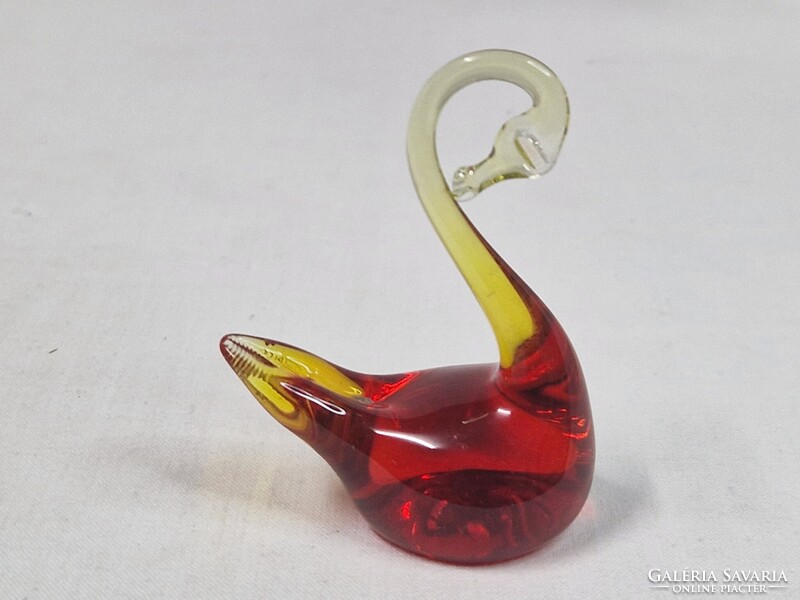 Kézzel készült díszüveg hattyú figura hibátlan állapotban 6,5 cm. magas