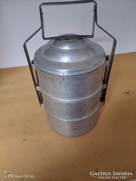 Eladó régi retró ételes