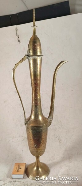 Díszített réz nagyméretű karaffa 913
