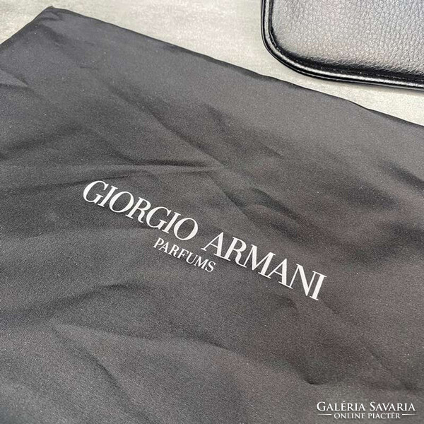 Giorgio Armani Parfums fekete nesszeszer