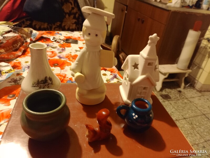 Miscellaneous small items, porcelain and small ceramics