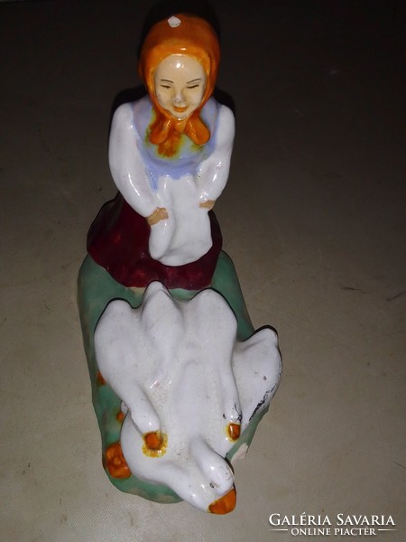 Libát hajtó kislàny