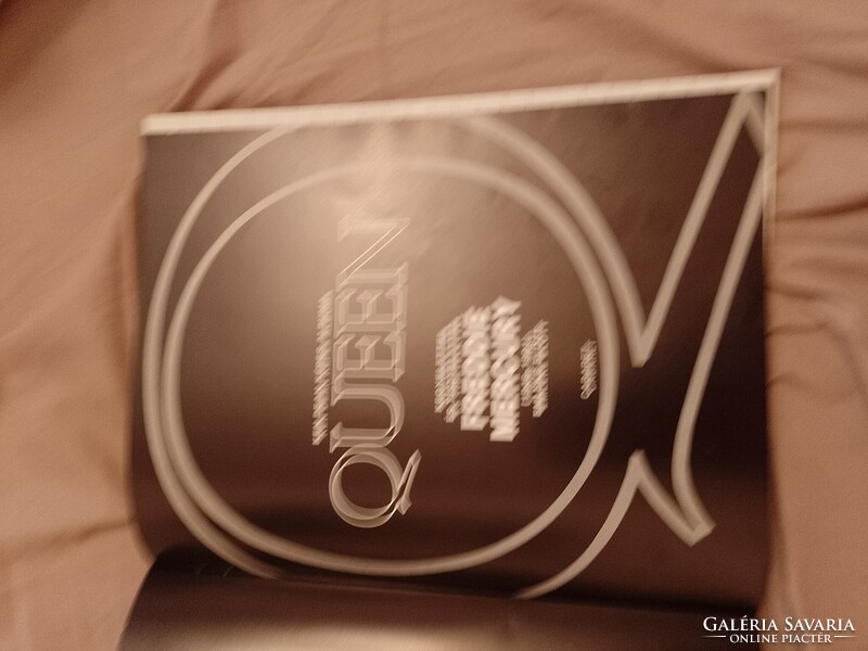 QUEEN  egyűttesrõl készűlt album  1992 és kiadás