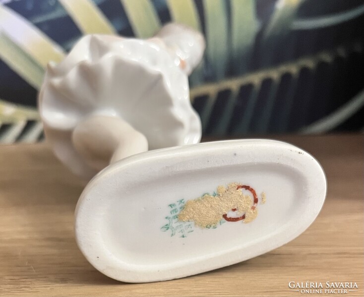 Hollóházi porcelán balerina figura.