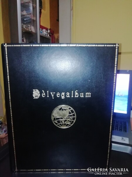 Bélyeg album sok bélyeg .Sok szép ritka bélyeg a termékeim között!