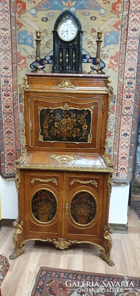 XVl-ik Lajos korabeli másolat. Réz veretes. Gyönyörűen kidolgozott intarziás szekreter.