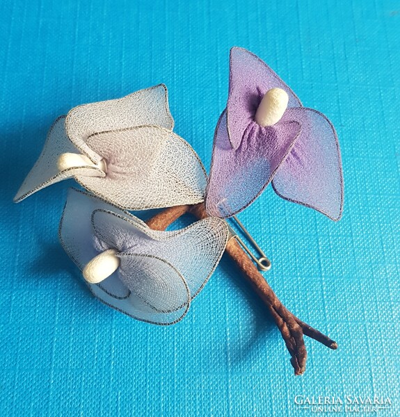Harisnyavirág orchidea formájú bross , kézileg készített