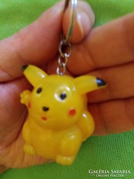 Retro trafikáru bazáráru fém /plasztik kulcstartó POKEMON PIKACHU figurás a képek szerint 1.