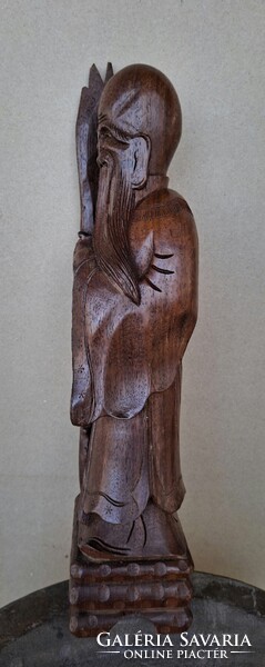 1 ft-ról! Kézzel faragott faragott szobor!  38cm magas,  keleti bölcs!  Szép állapotban van!