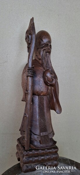 1 ft-ról! Kézzel faragott faragott szobor!  38cm magas,  keleti bölcs!  Szép állapotban van!
