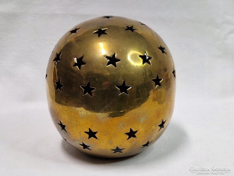 Különleges gömb formájú réz gyertya vagy lámpa búra szép állapotban 270 g. súlyú és 14 cm. magas