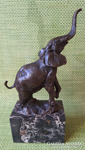 Bronz elefánt szobor