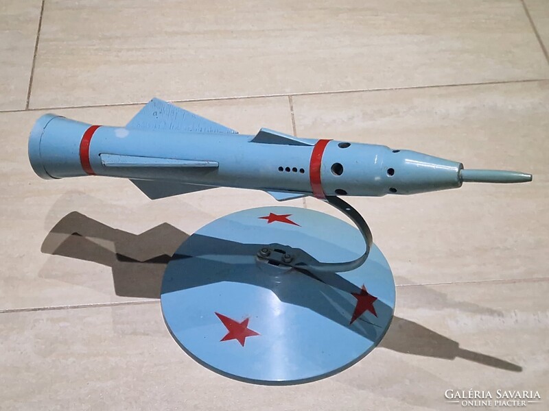 Rakéta retro, kézzel készített