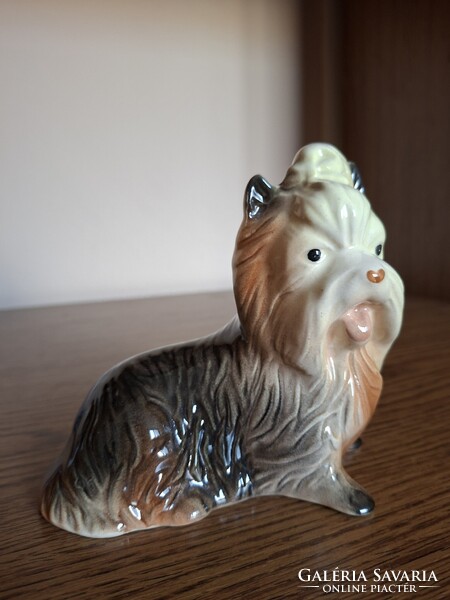 Porcelán kutya figura. 14 cm. Hibátlan. Jelzett