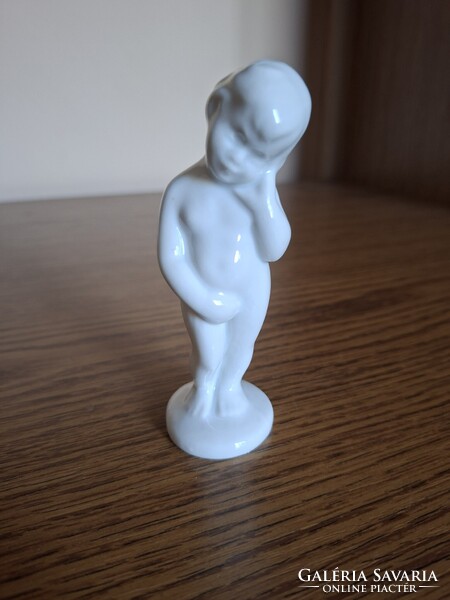 Porcelán gyerek, kislány. 11,5 cm. Hibátlan. Jelzett