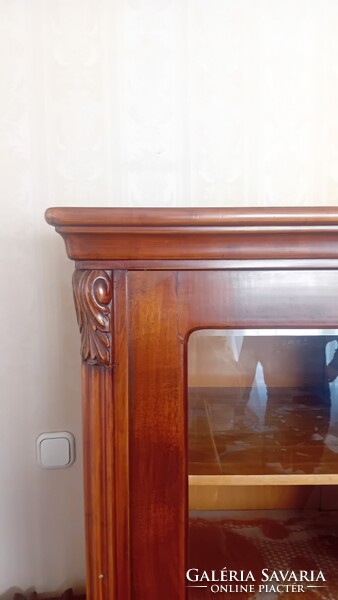 Vitrines szekrény
