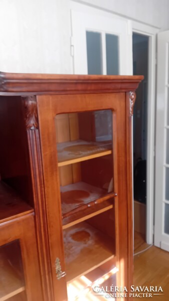 Vitrines szekrény