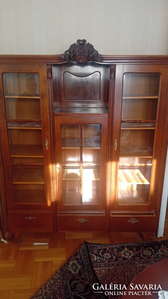 Vitrines szekrény