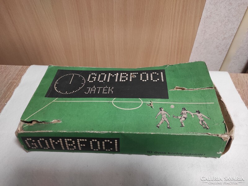 Retro gombfoci játék