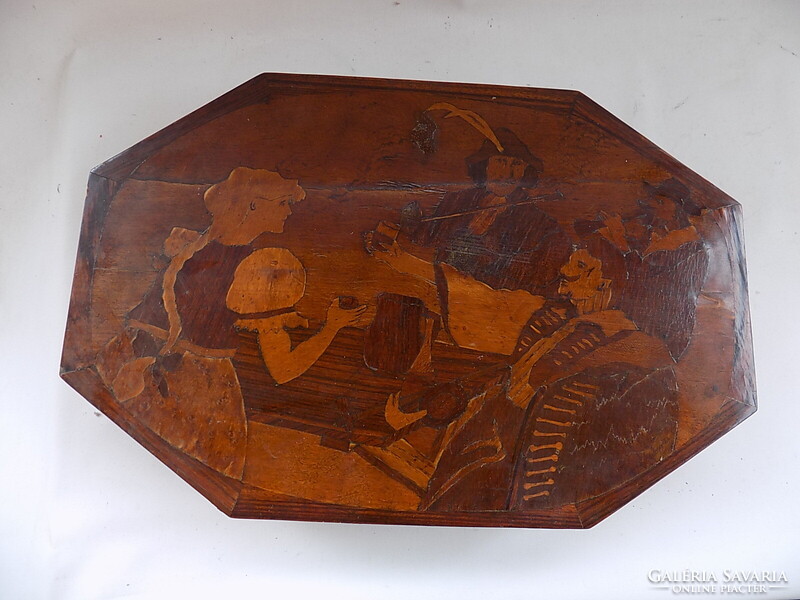 Intarziás díszdoboz. 45 x 29 x 8 cm. Szép állapotú. Restaurált, politúrozott.