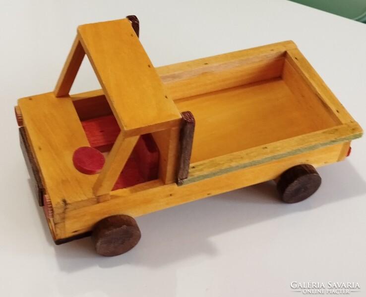 Fából készült játék teherautó 24 cm hosszú