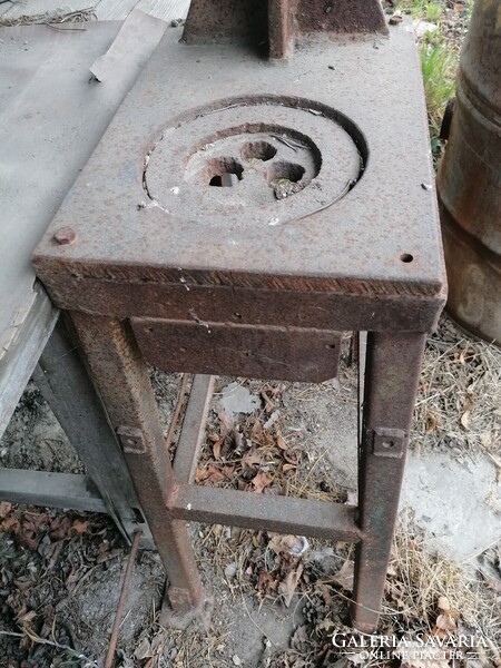 Régi öntöttvas prés