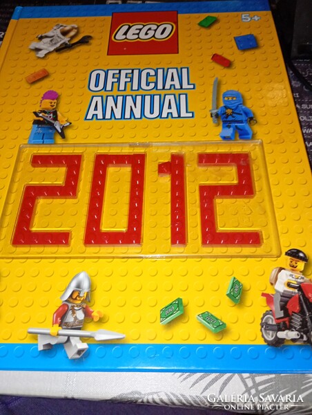 LEGO Official Annual 2012 (Hivatalos LEGO évkönyv 2012) című kiadvány.