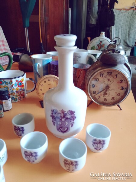 Porcelángyári vegyes likőrös készlet