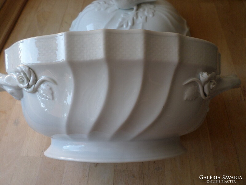 Herendi fehér porcelán leveses tál madaras fogóval