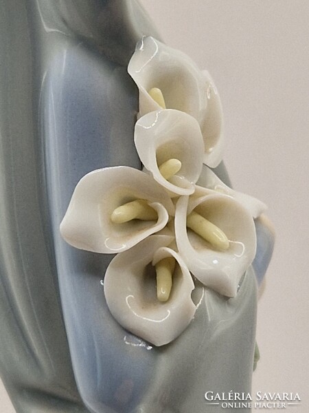 Lladro porcelán hölgy kála lilliommal 4650 23.5cm