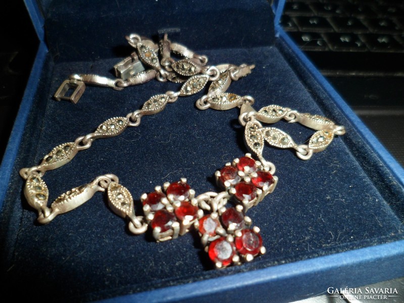 Ezüst colié / gránát, markazit