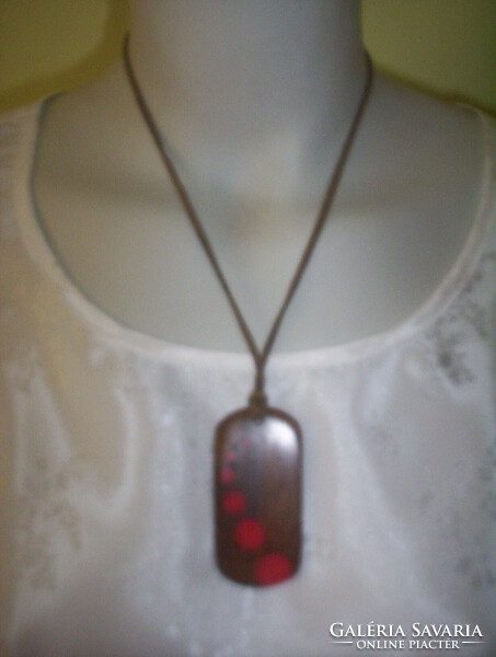 Kuriózum!  Bőr szíjon különleges intarziás fa medál (3)