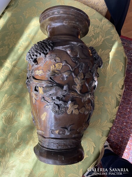 Hatalmas antik japán Meidzsi-kori bronz váza - 45 cm, 8,4 kg - Magas domborműves