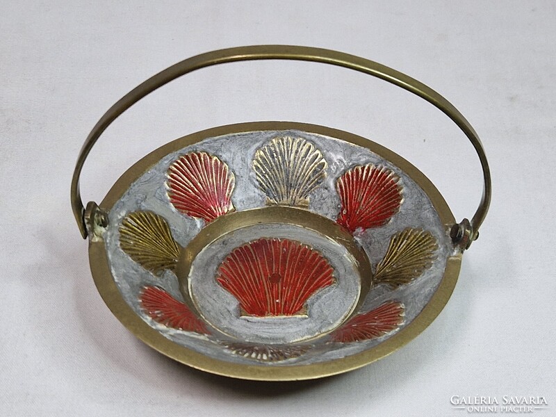 Régi réz szépen megmunkált kínáló tálka hibátlan állapotban 11 cm. átmérőjű 135 g. súlyú