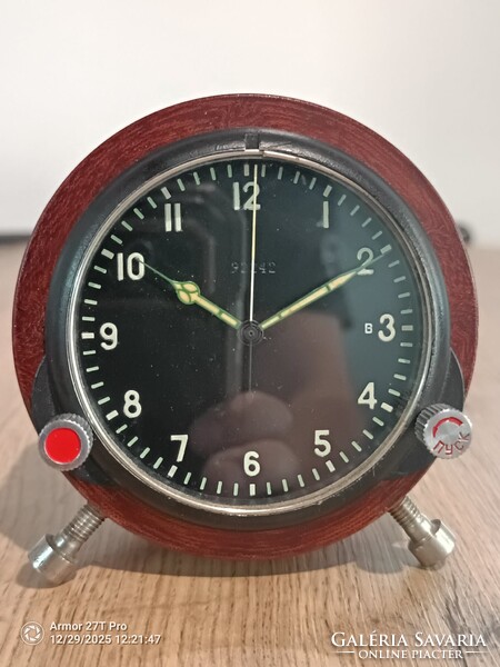 Molnija fedélzeti óra (3)