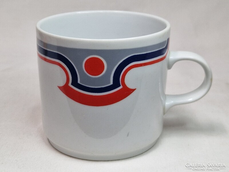 Alföldi porcelángyár által készített porcelán bögre hibátlan állapotban 8 cm. magas