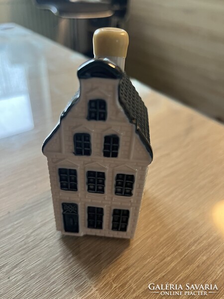 KLM Delft Blue házikó (Nr. 51) – Bols Geneverrel töltve