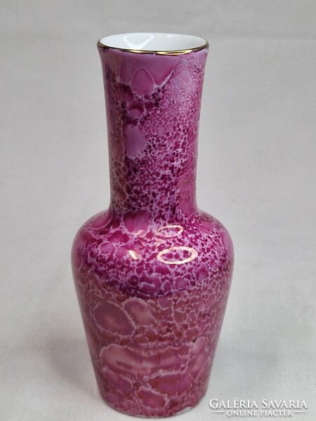 Hollóházi szép formájú lila lüszter mázas porcelán váza hibátlan állapotban 13 cm. magas